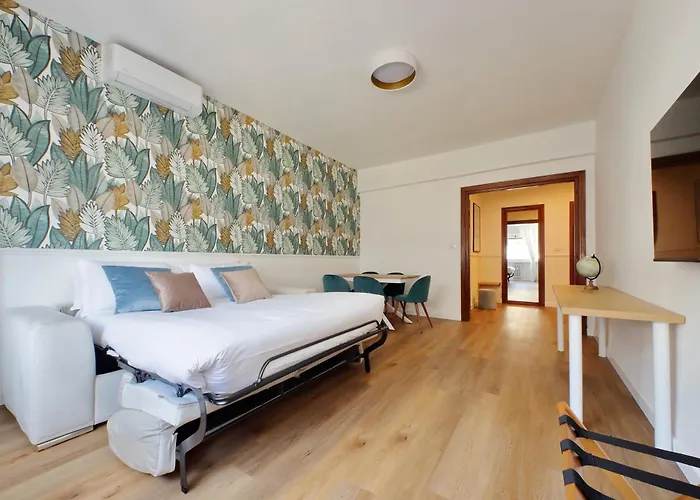 Апартаменты Real Vatican Apartment 5 Min From Metro