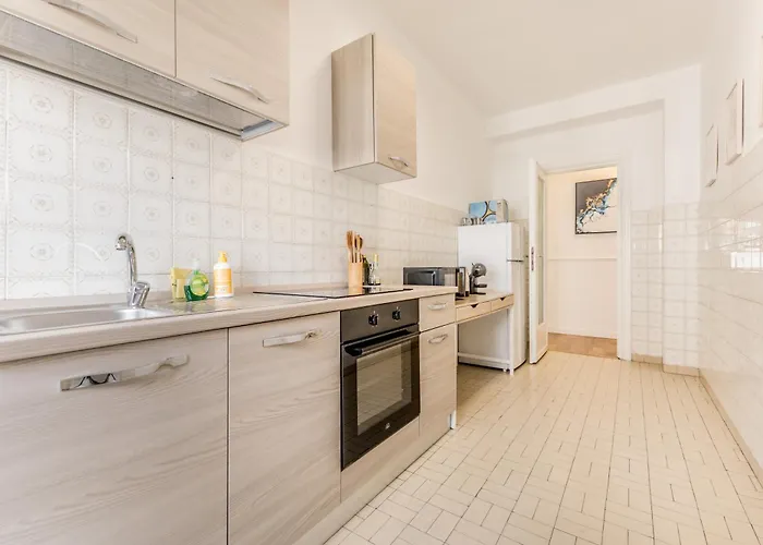 Апартаменты Real Vatican Apartment 5 Min From Metro Рим